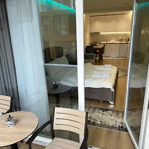 Daire Luxury Center Balcony, Tiran